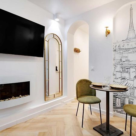 Cozy Studio In The Vibrant Heart Of Paris Appartement Buitenkant foto